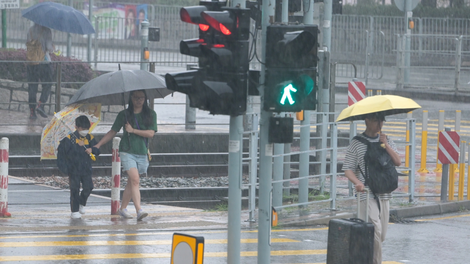 天文臺：本港下午及晚上有驟雨及狂風雷暴